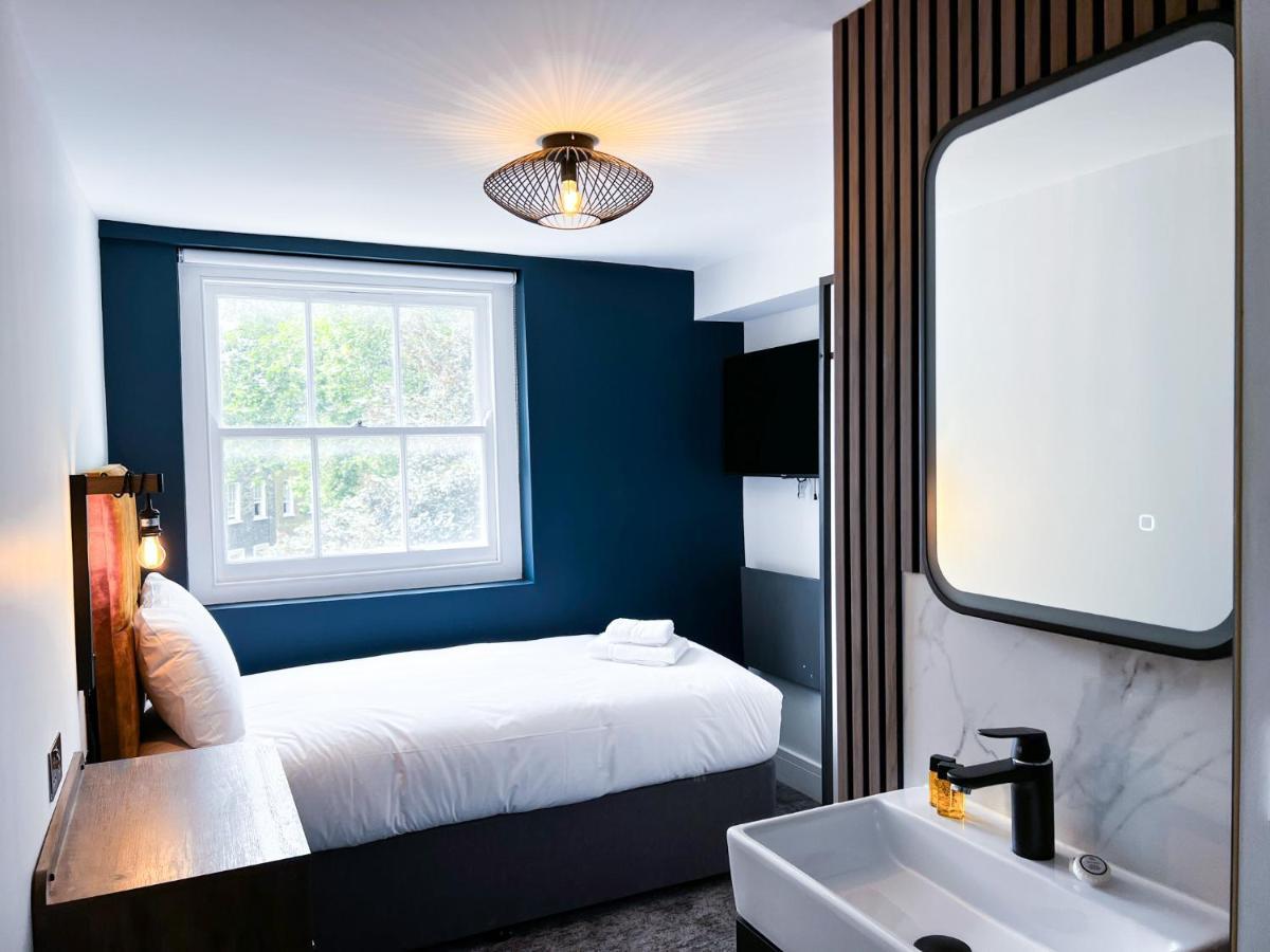 Single Room,1425355174:JPEG