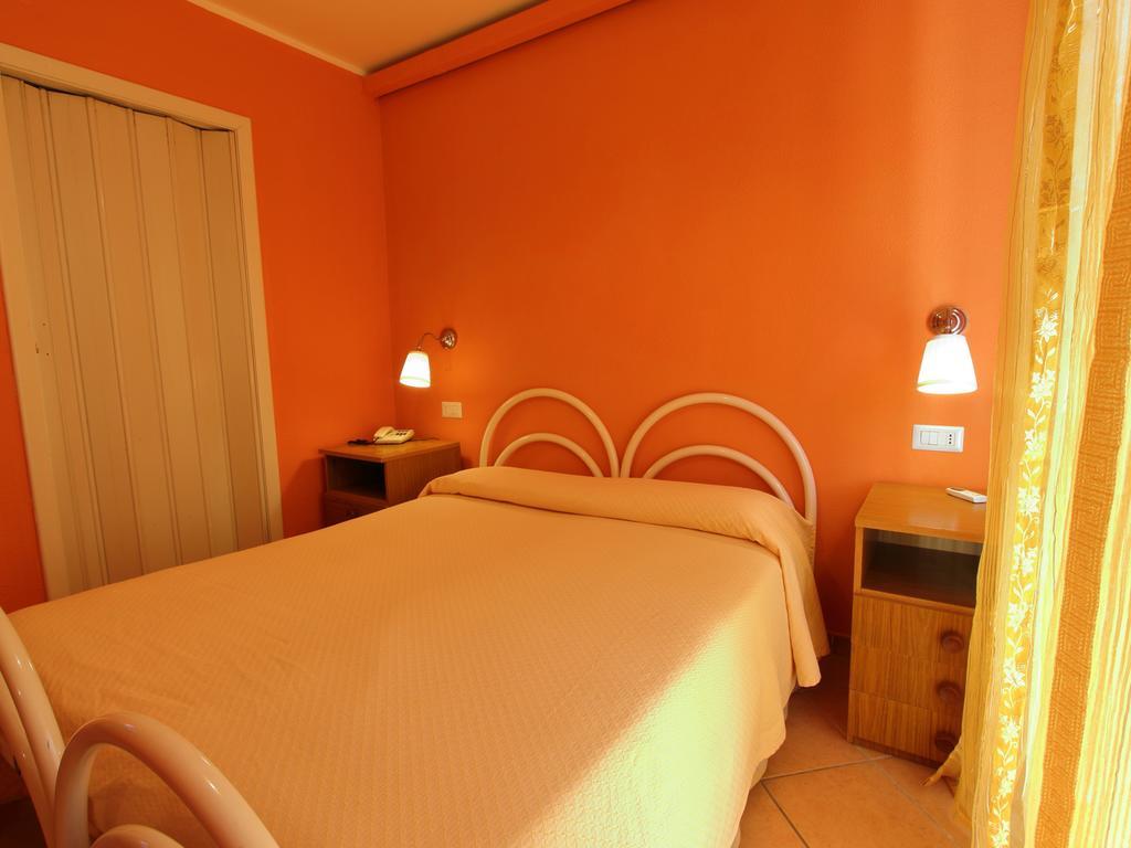Deluxe Double or Twin Room,143025363:JPEG