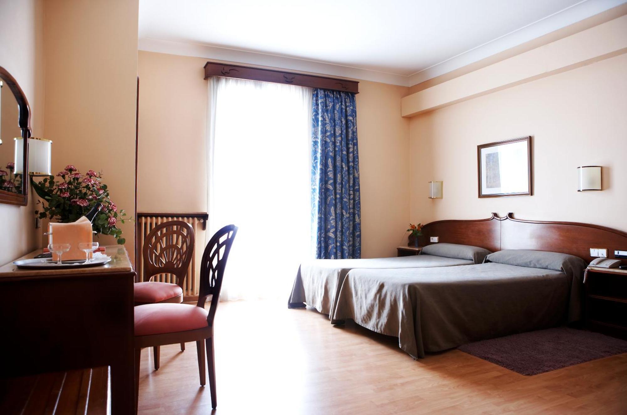 Quadruple Room,1431851386:JPEG