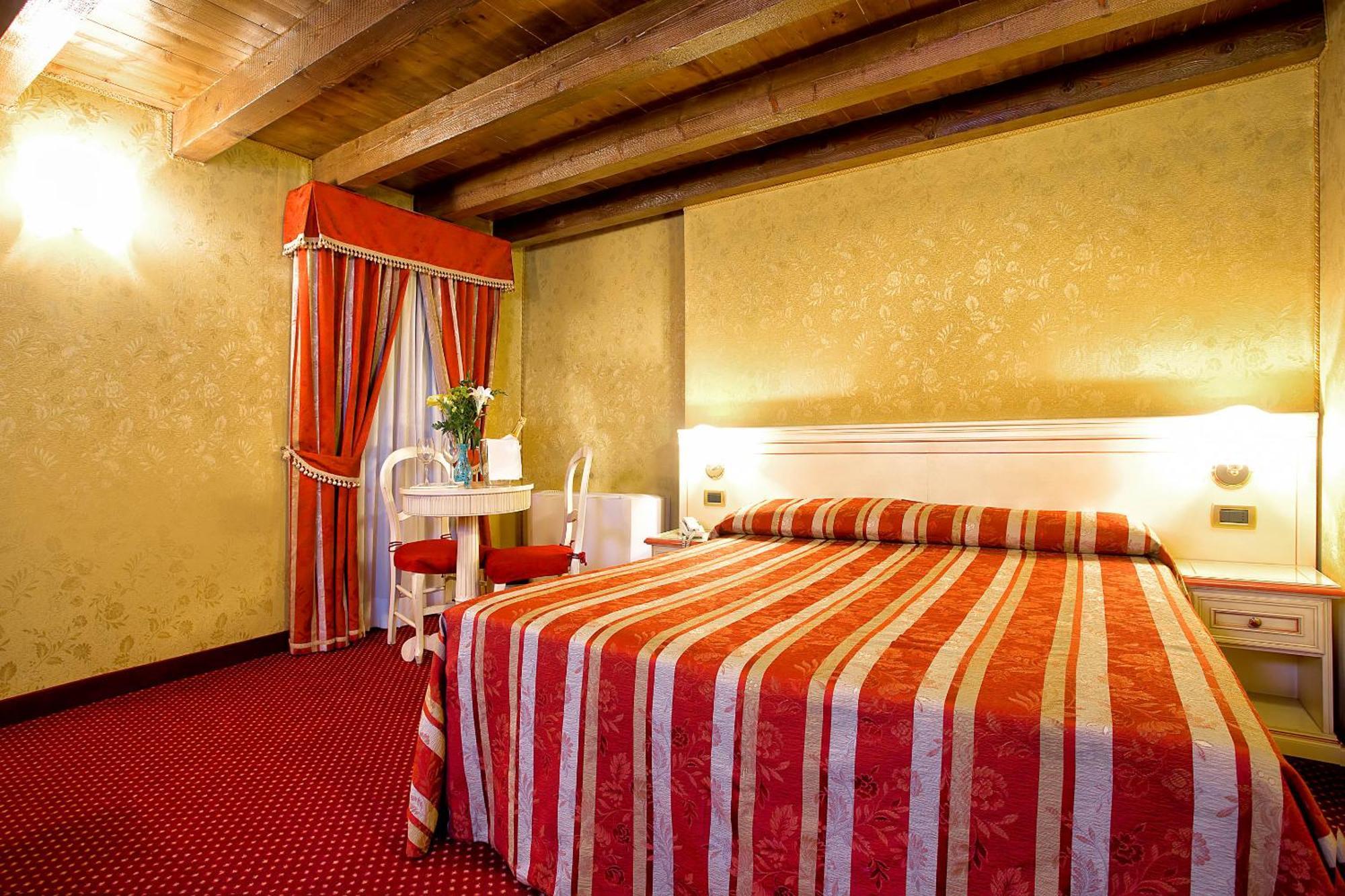 Junior Suite,1433218990:JPEG