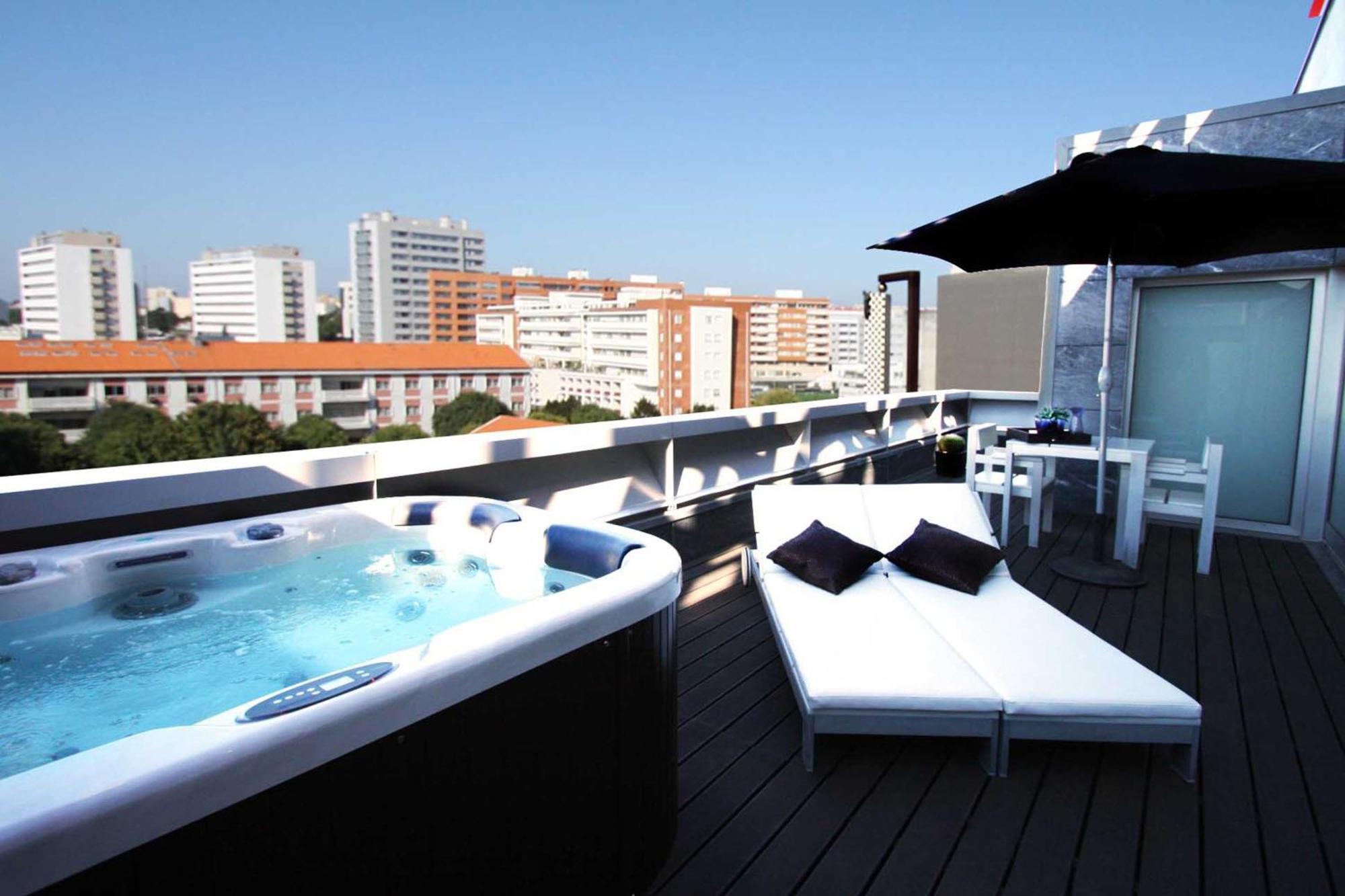 Suite Hot Tub,1722893383:JPEG