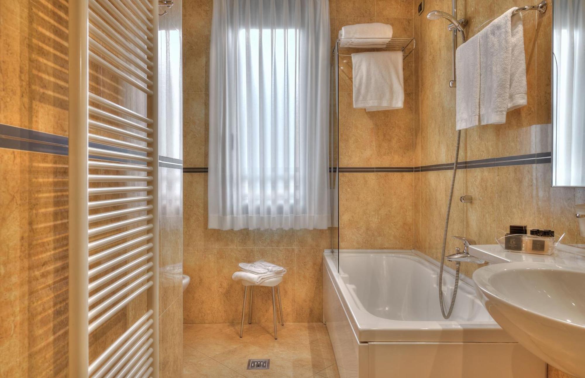 Superior Double or Twin Room,1433415784:JPEG