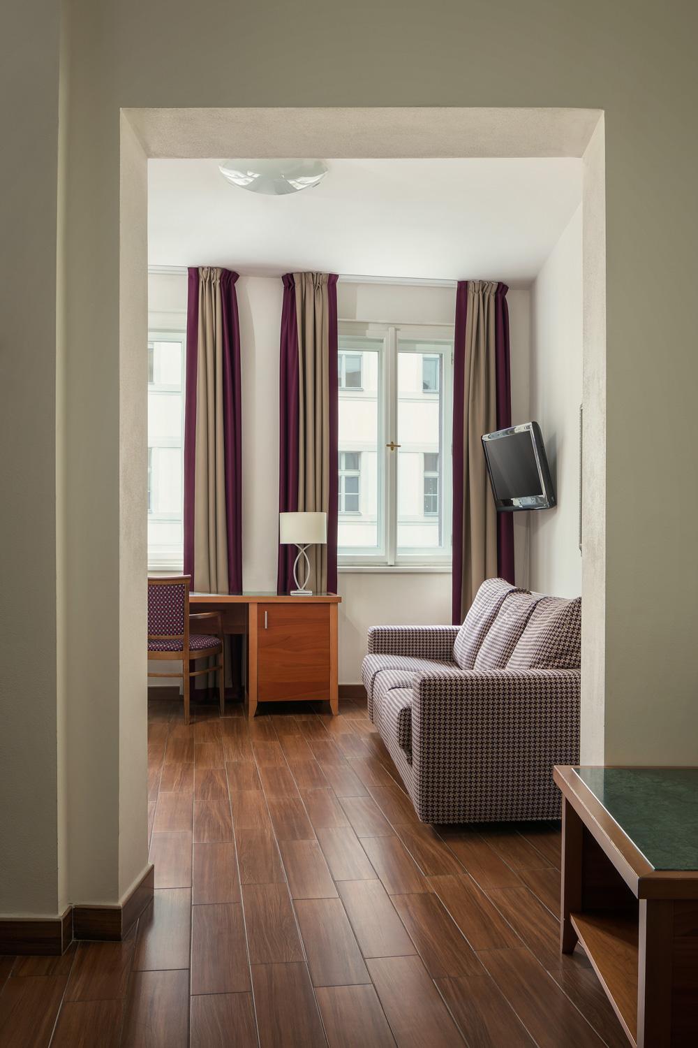 One-Bedroom Apartment,1586821723:JPEG