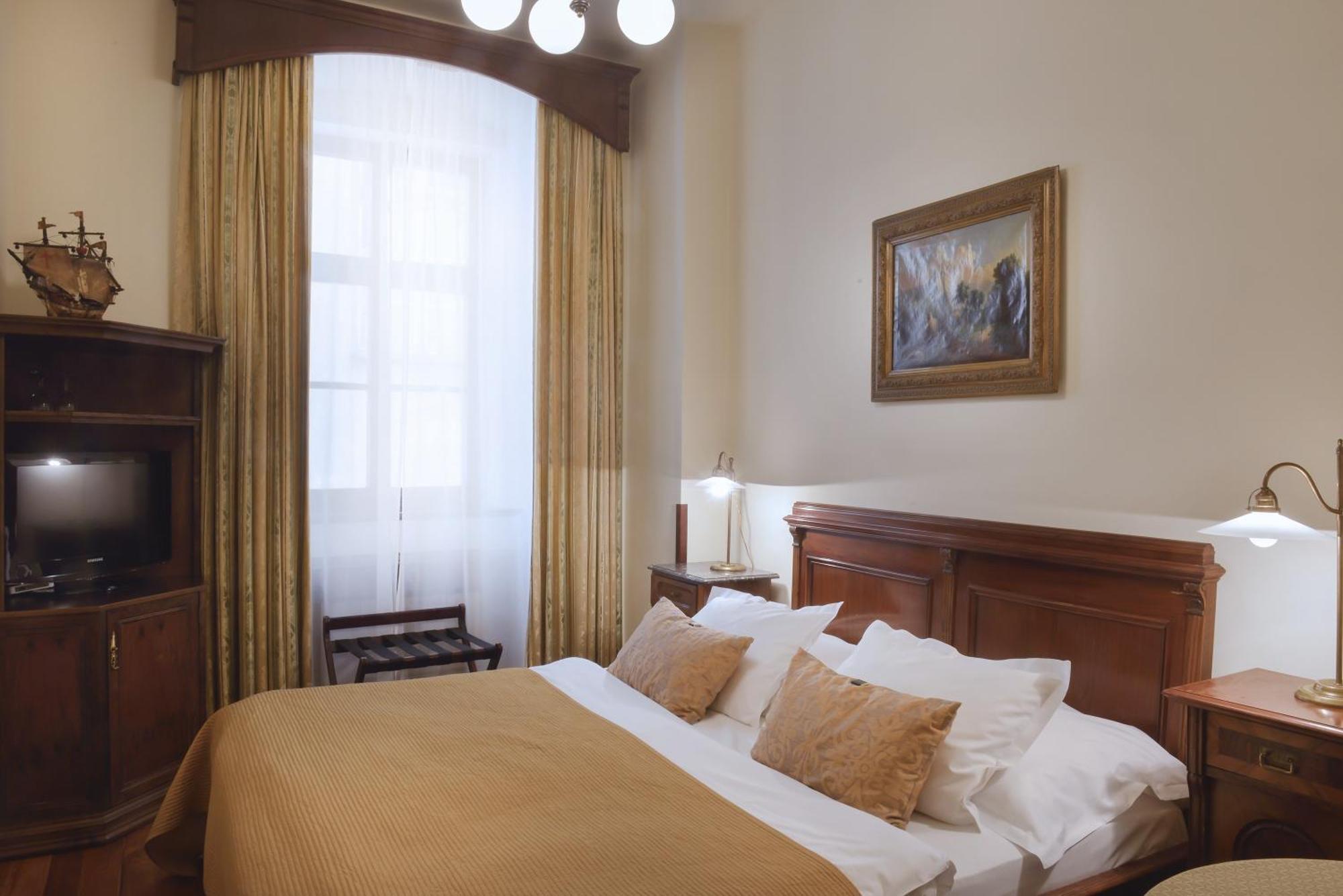 Deluxe Double Room View,1433857792:JPEG