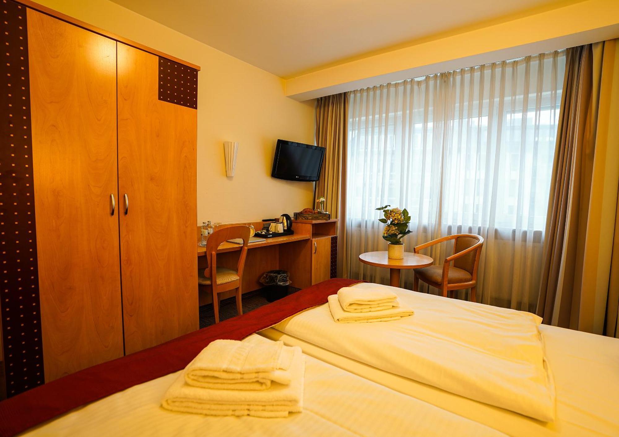 Double or Twin Room,1708127851:JPEG