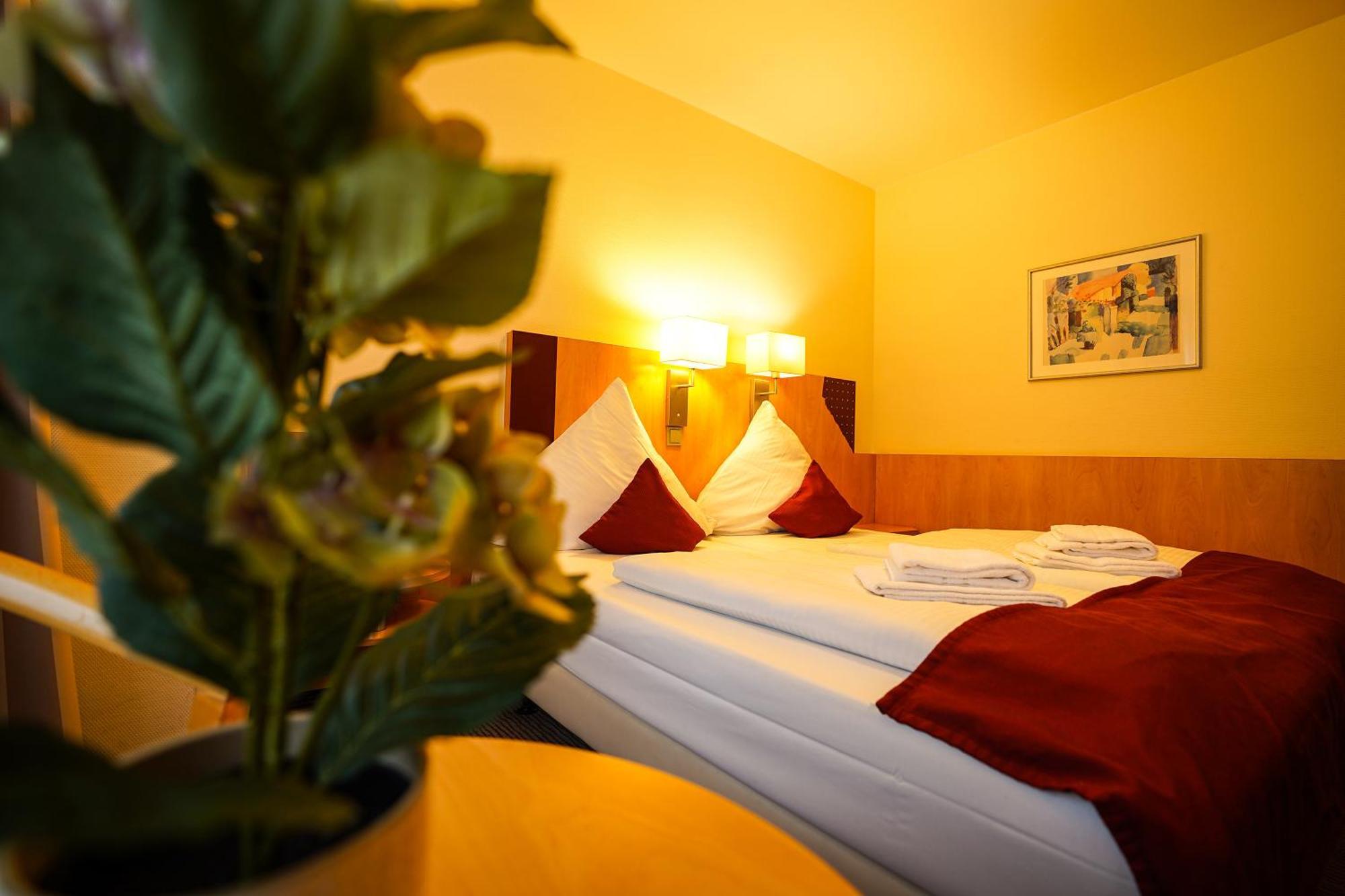 Standard Double Room,1435682305:JPEG