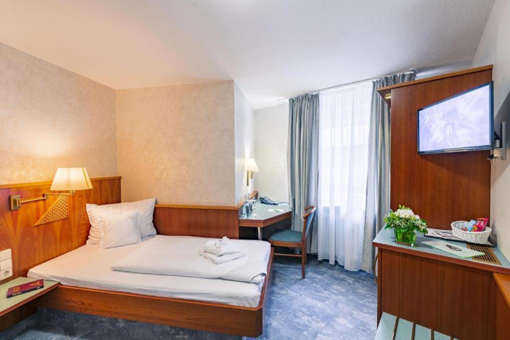 Small Single Room,1173045693:JPEG