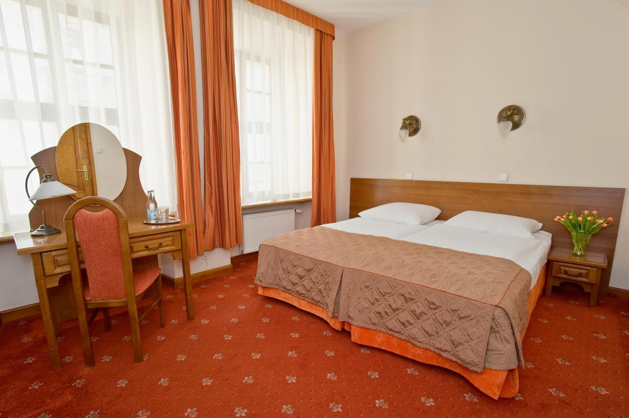 Double or Twin Room,1435730077:JPEG