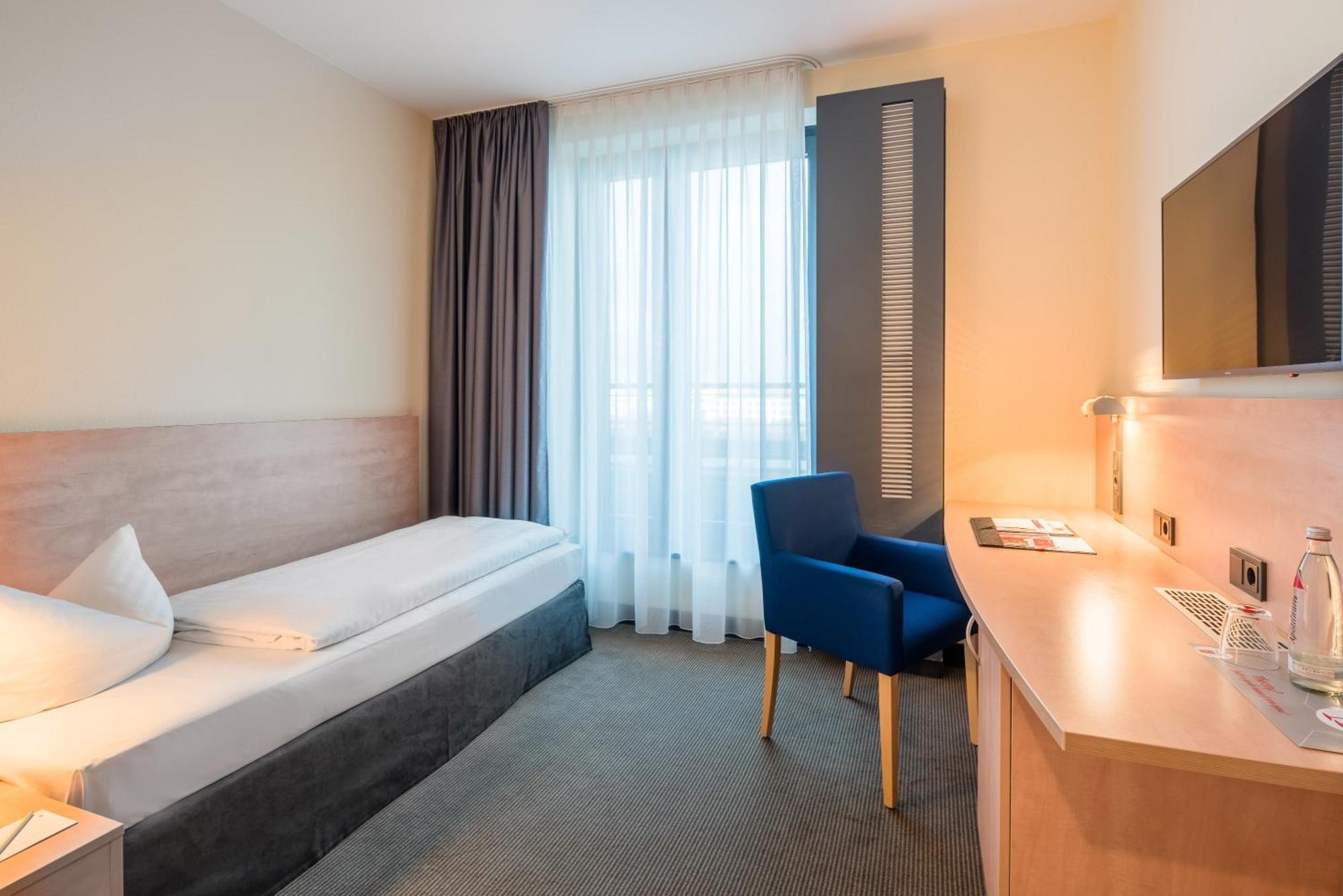 Standard Single Room,702611365:JPEG