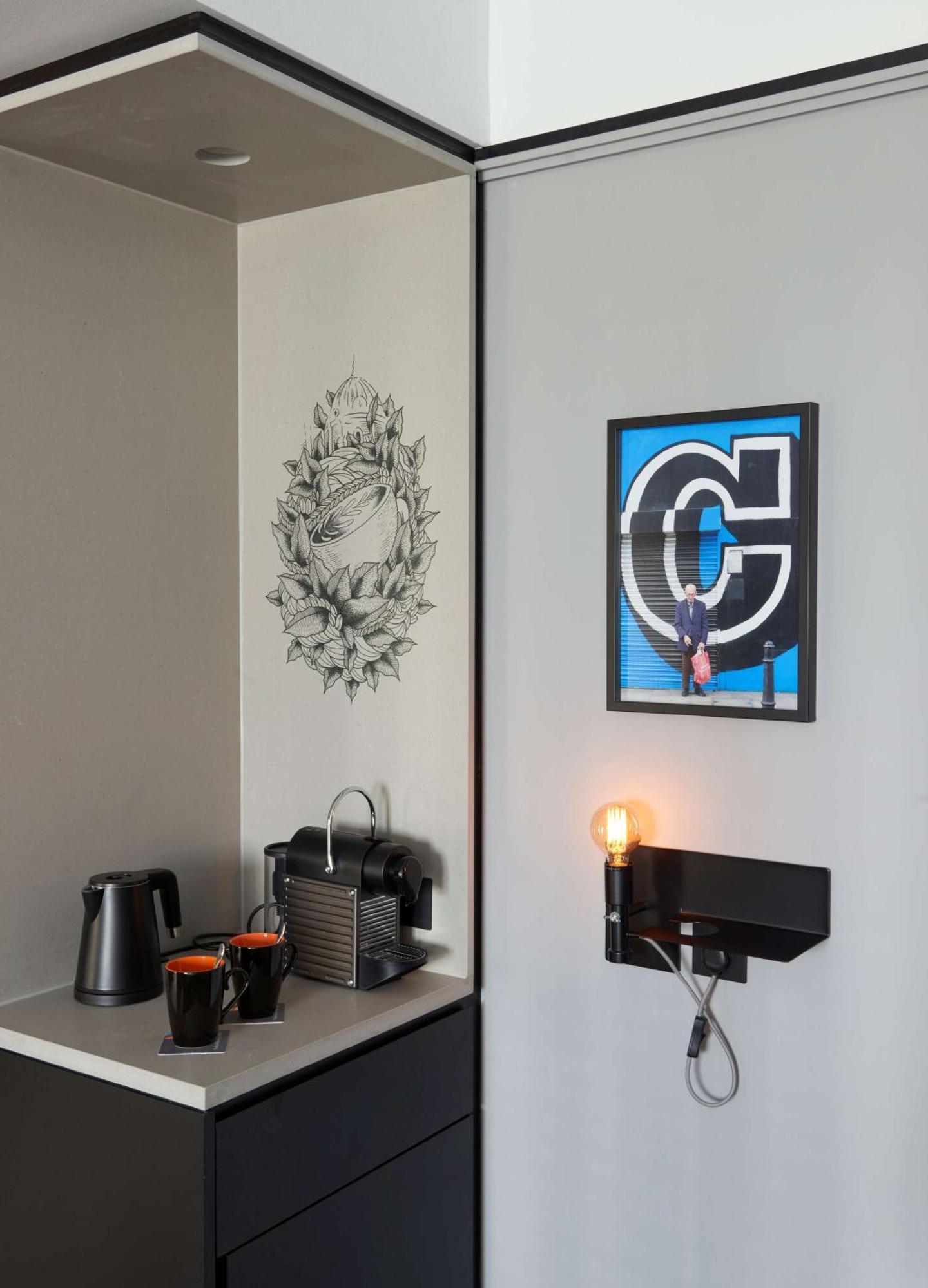 Habitación con cama grande