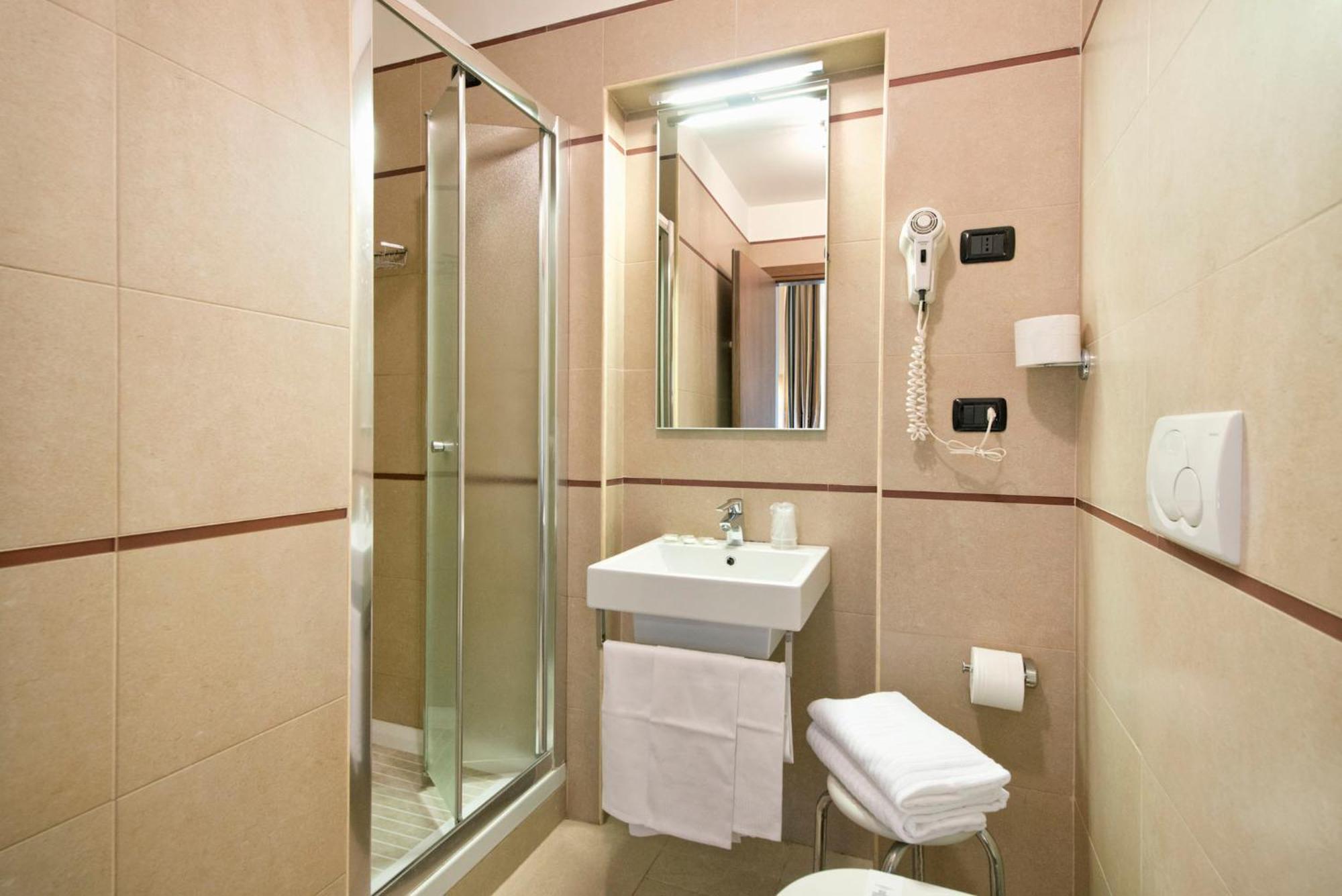 Quadruple Room,81250941:JPEG