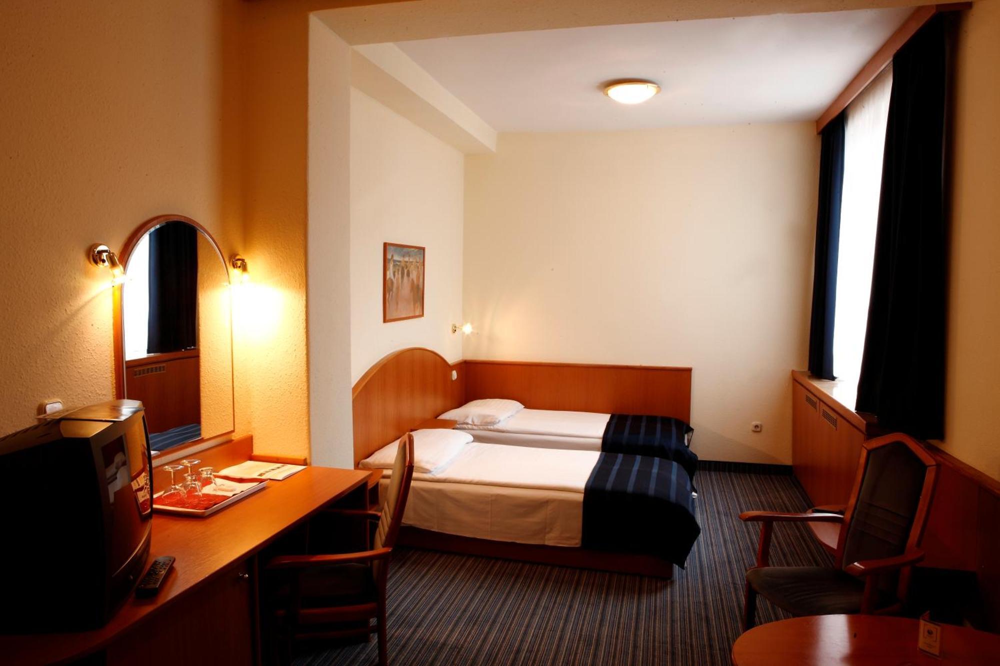 Economy Double or Twin Room,1707855301:JPEG