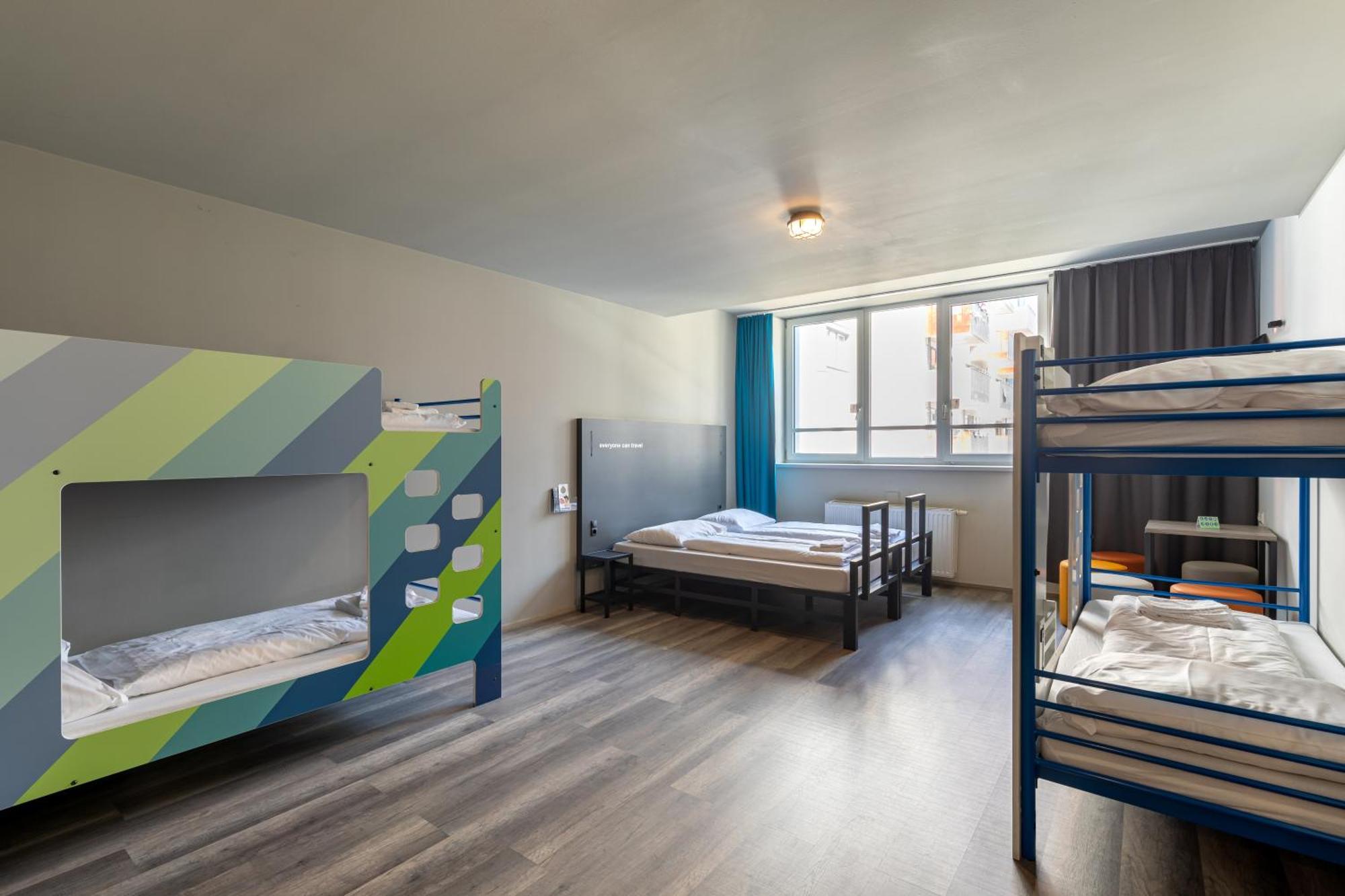 Six-Bed Room,1438059070:JPEG