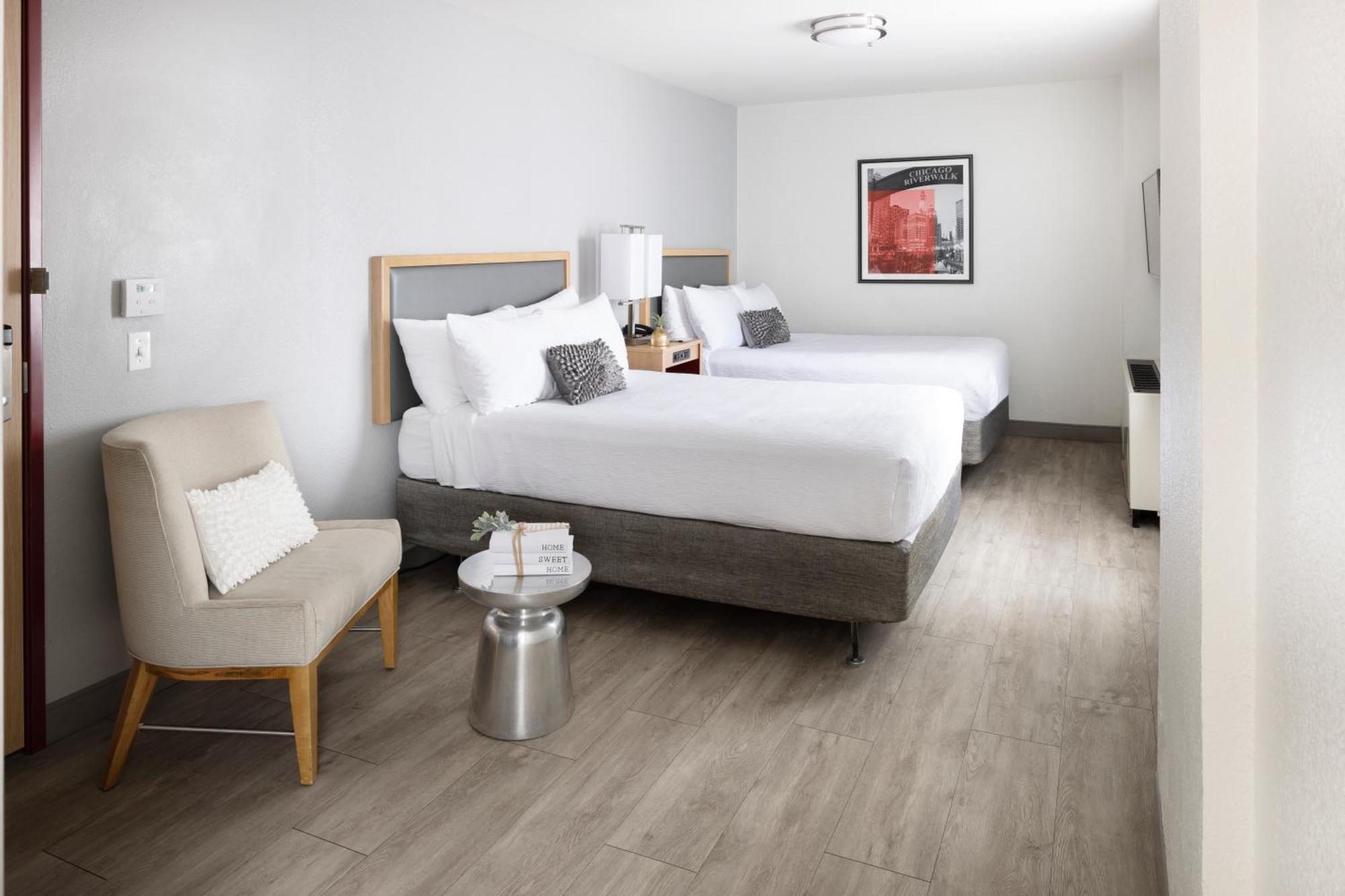 Habitación Deluxe adaptada para personas con discapacidad/ducha accesible en silla de ruedas - 2 camas dobles