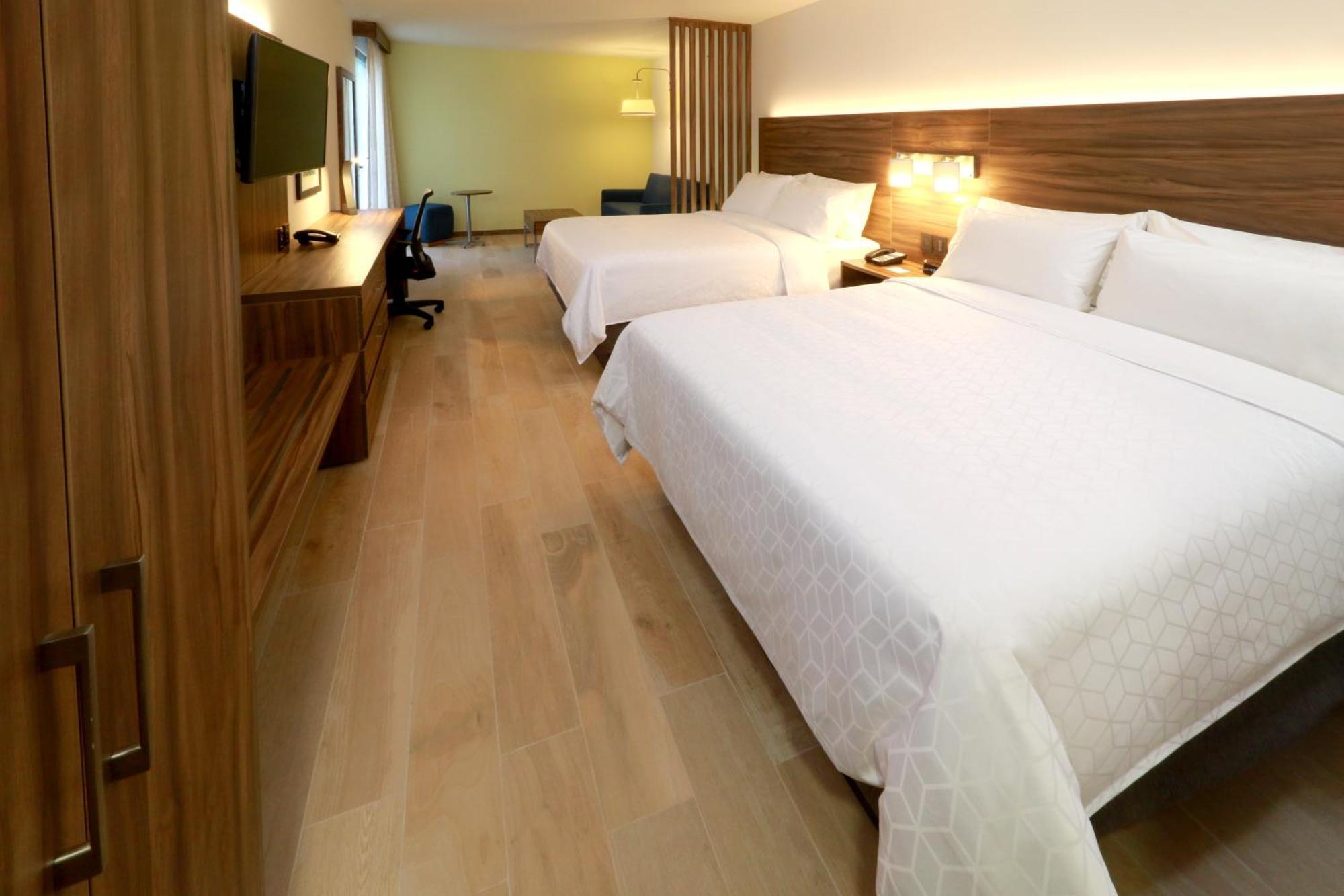 Queen Suite Two Queen Beds,1107166836:JPEG