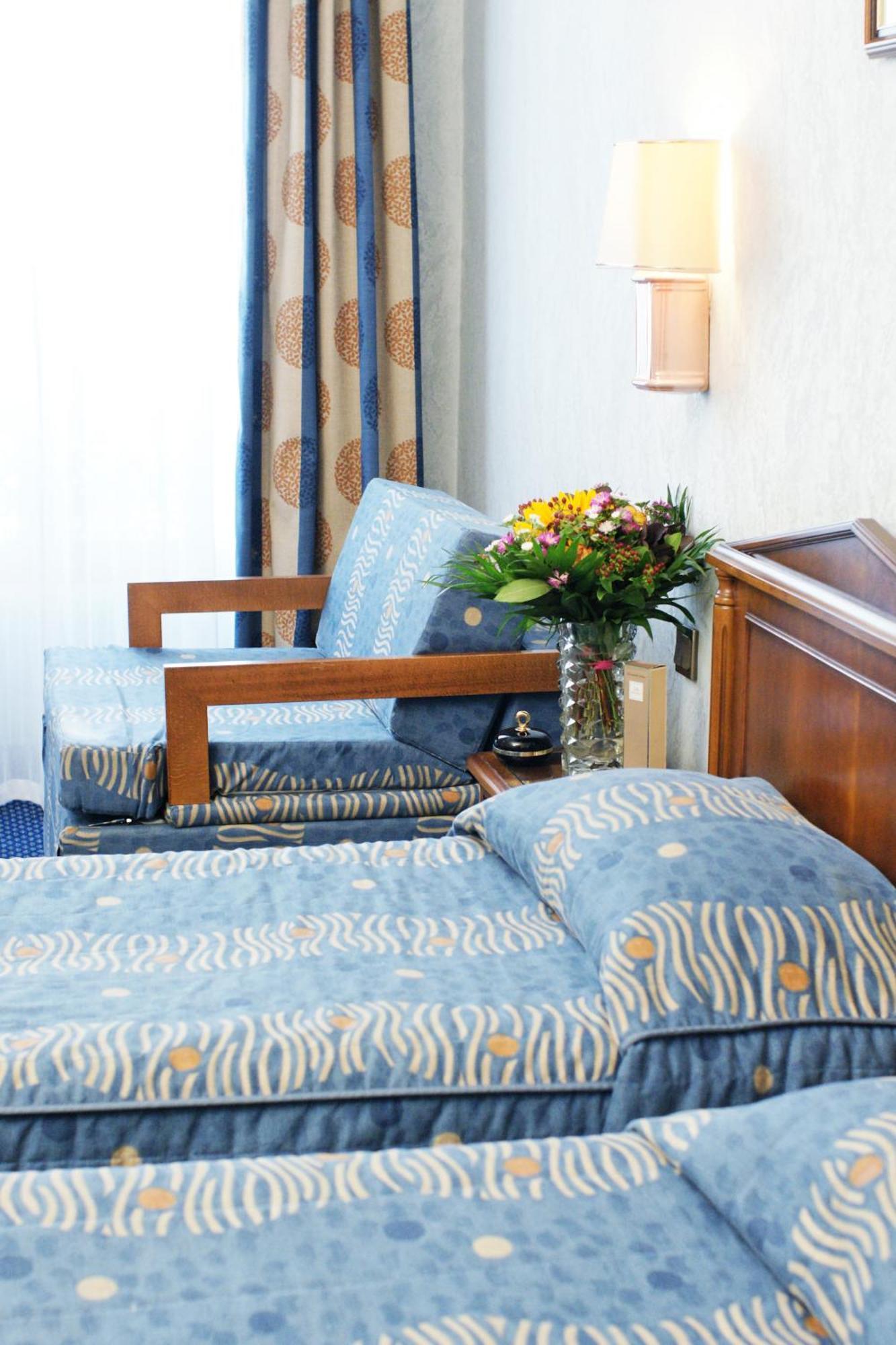 Standard Twin Room Sofa