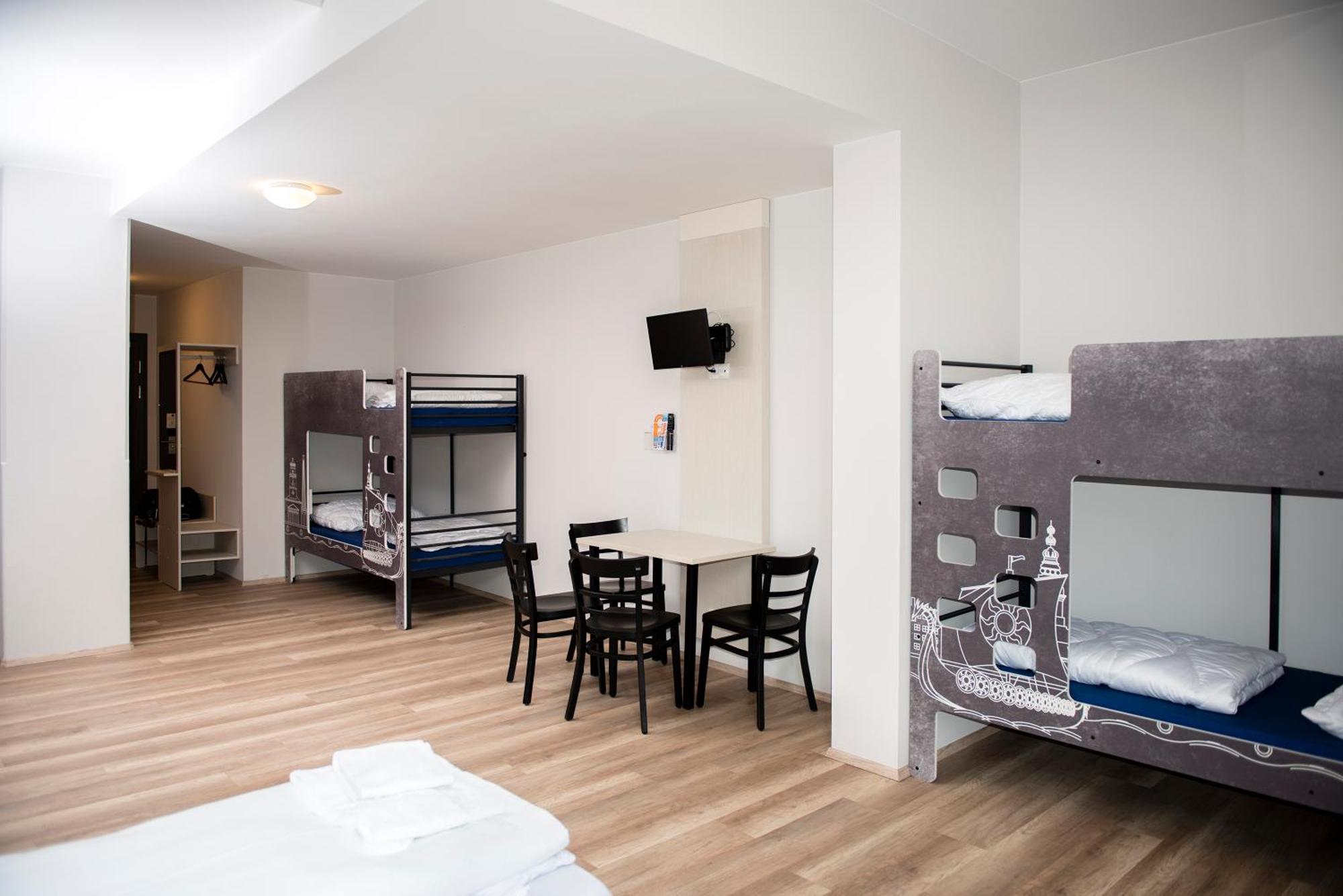 Bed 6-Bed Dormitory Room,1448147014:JPEG