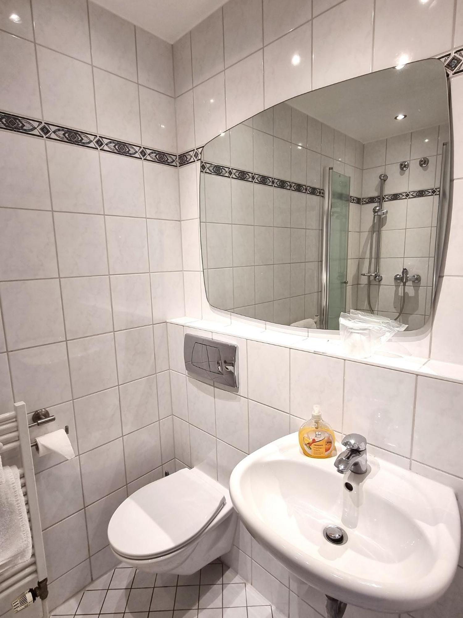 Double Room double bed Bathroom,1452149251:JPEG