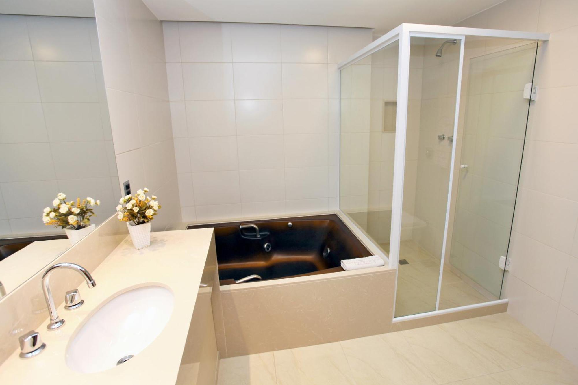Triple Suite Bathtub,1452945805:JPEG