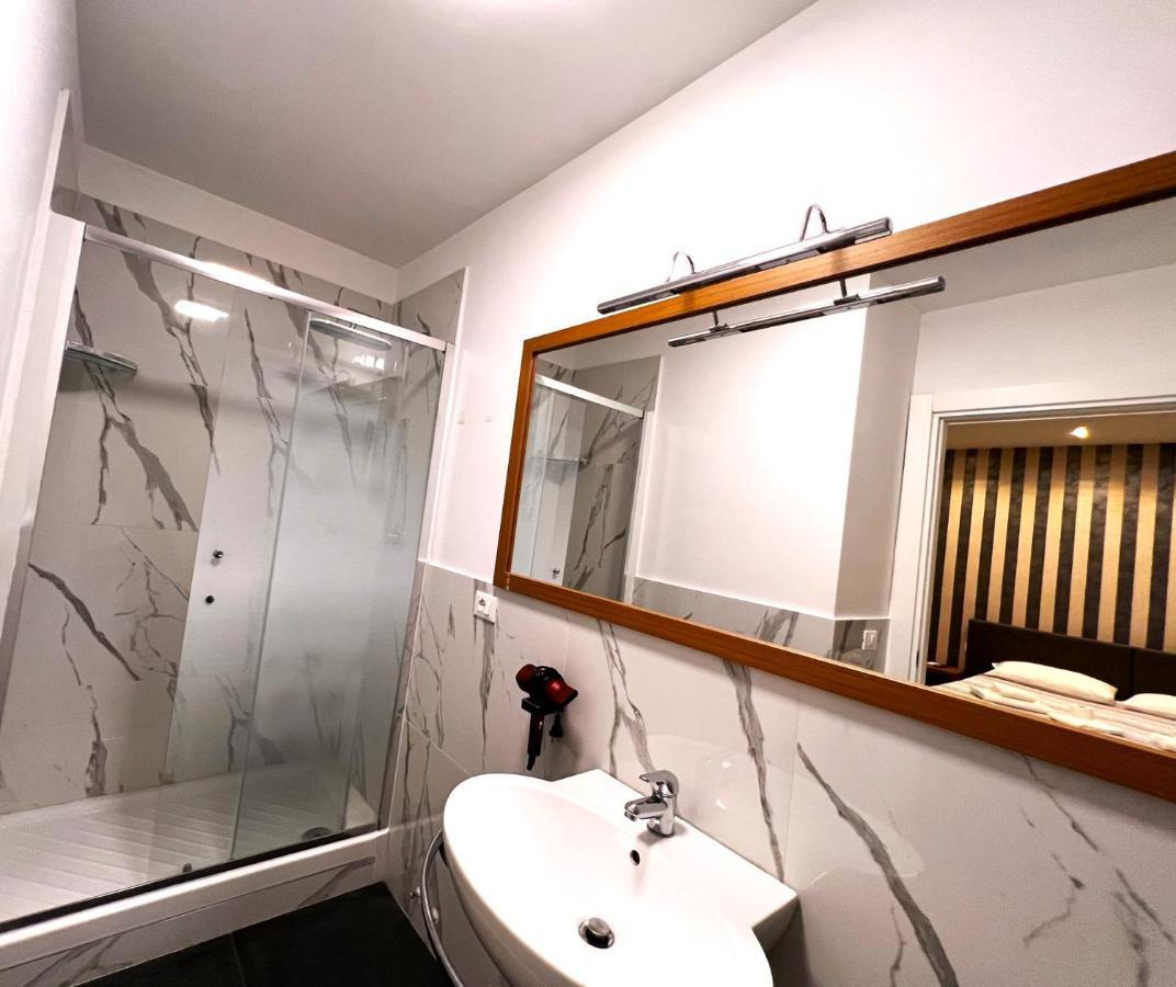 Deluxe Room,1460515657:JPEG