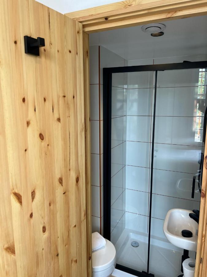 Double Room Window,1463446423:JPEG