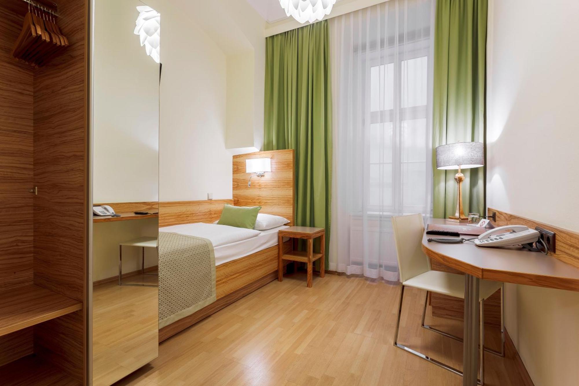 Standard Single Room,779887662:JPEG