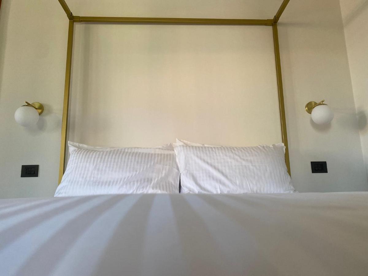Deluxe Double Room Balcony,1465894169:JPEG