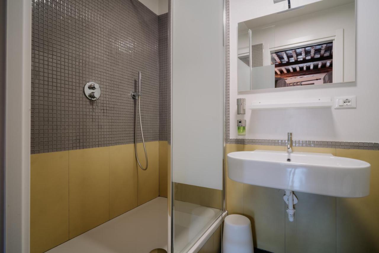 Family Room Bathroom,1466094116:JPEG