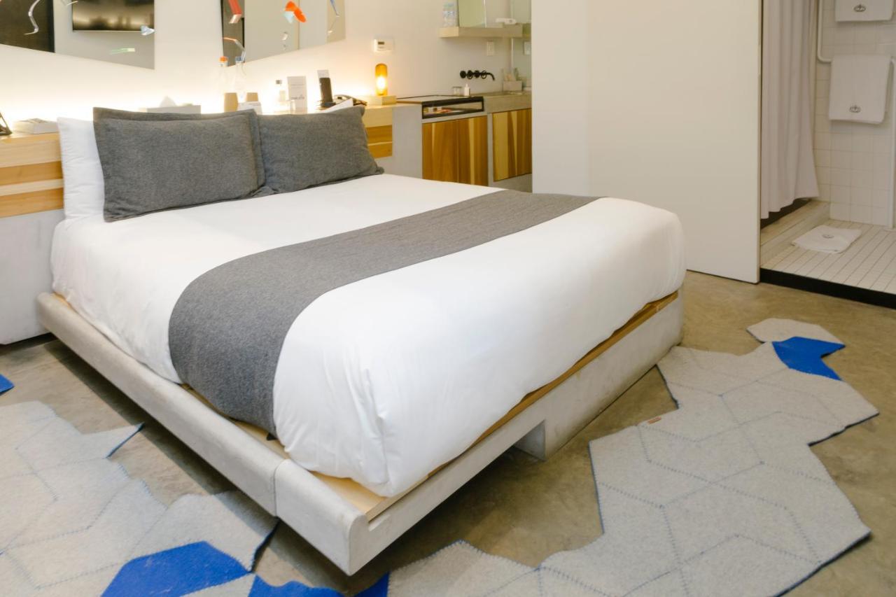 Standard Suite,1467443444:JPEG