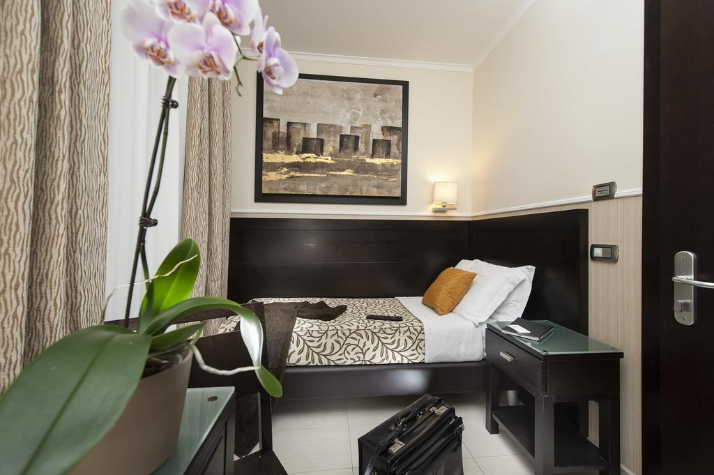 Single Room,693883281:JPEG