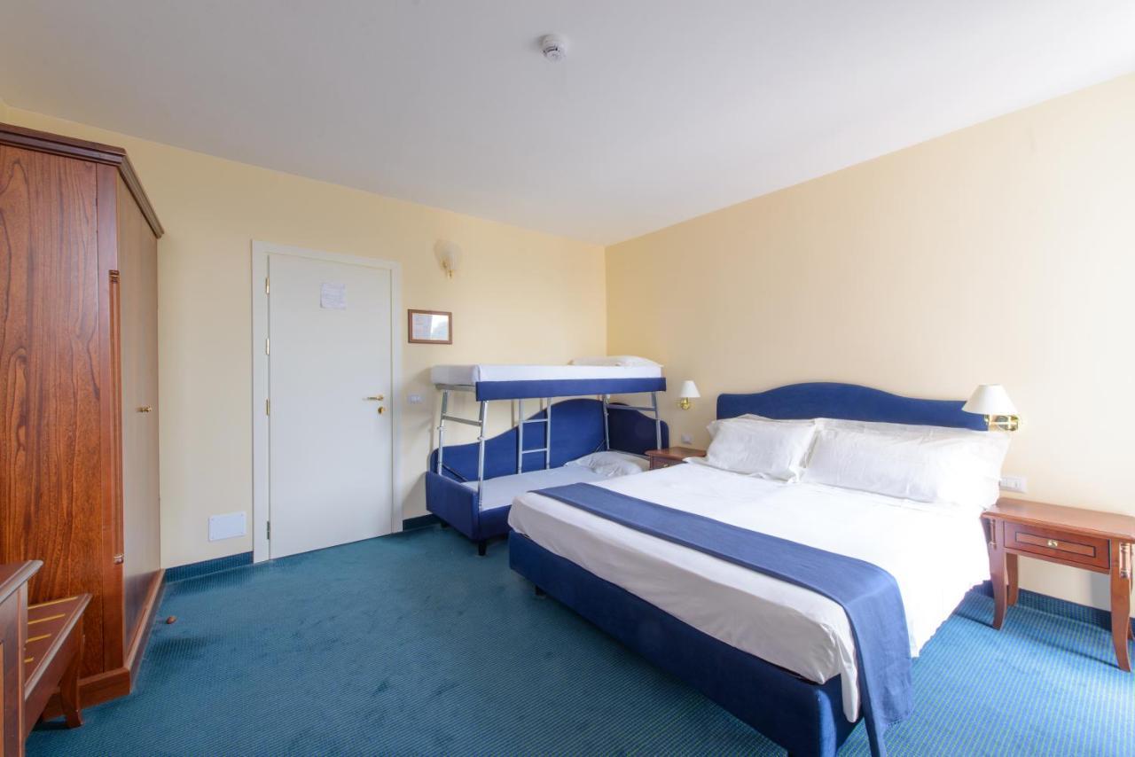 Deluxe Quadruple Room,1468982873:JPEG