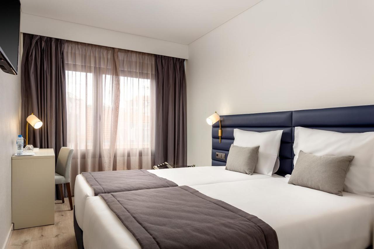 Twin Room,1469011535:JPEG