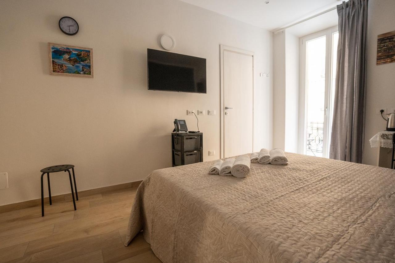 Deluxe Double Room Balcony,1469187353:JPEG