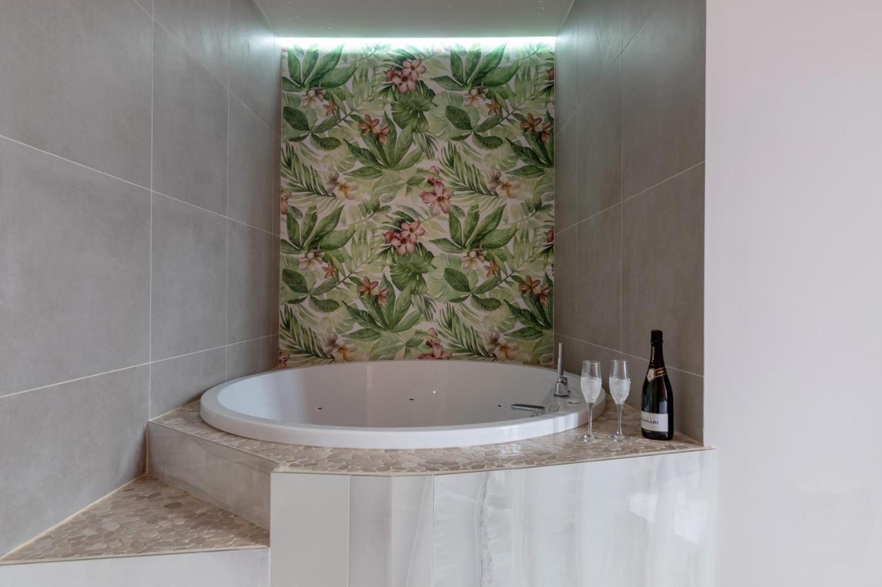 Double Room Spa Bath,1469249222:JPEG
