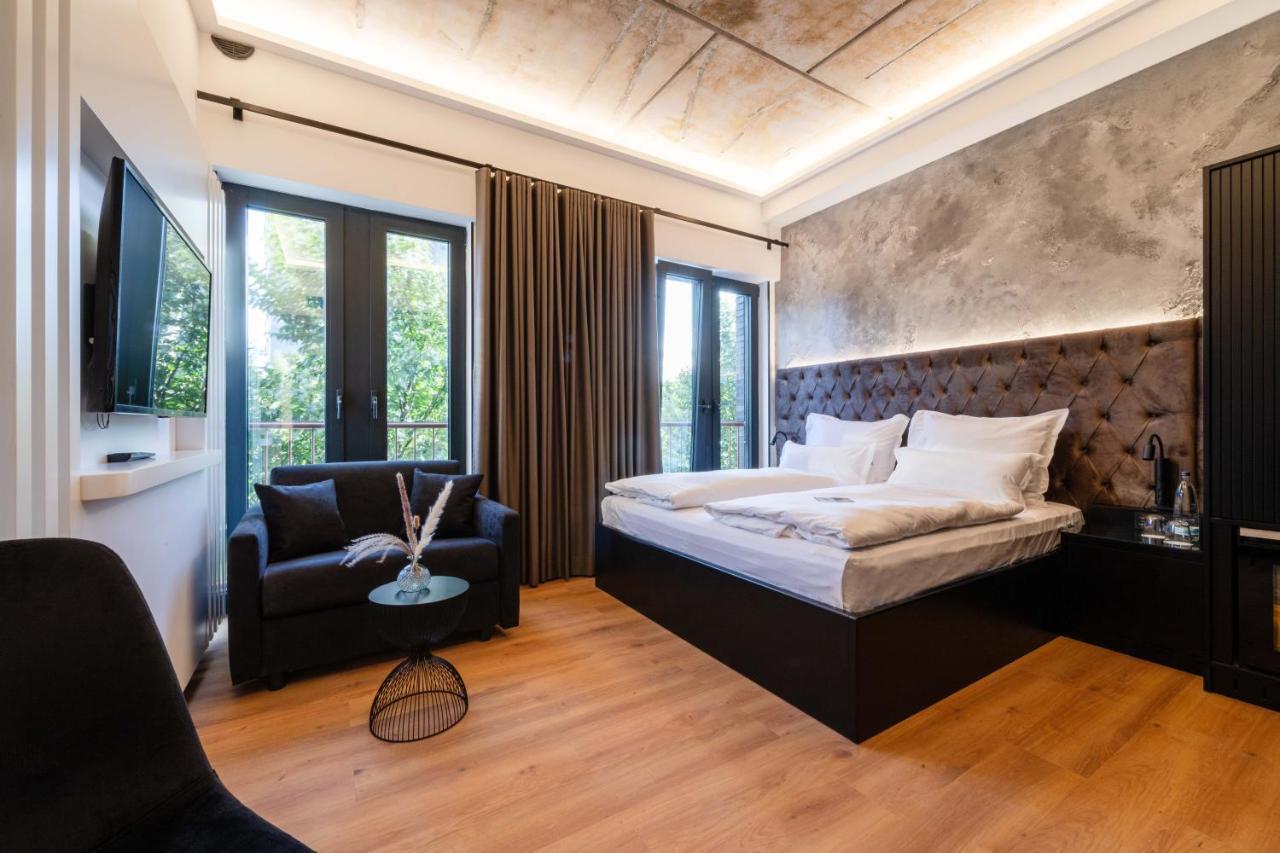 Deluxe Double Room,1472734945:JPEG