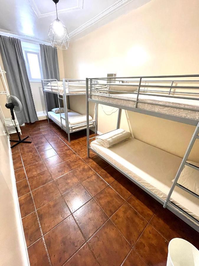 Habitación Cuádruple Económica con baño compartido