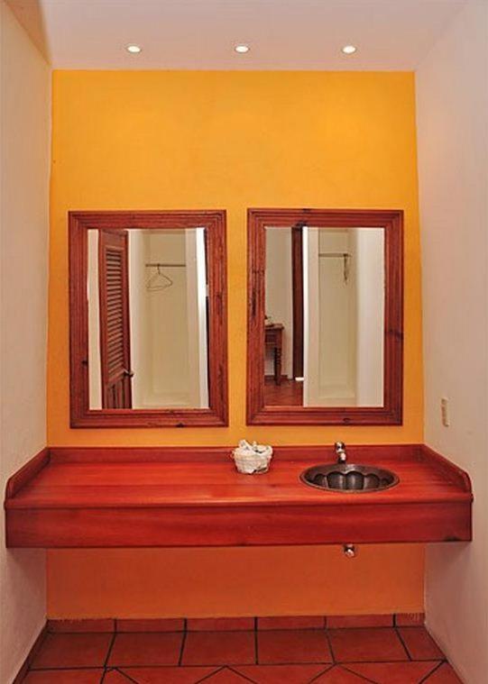 Habitación con cama extragrande.