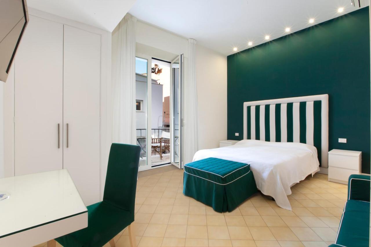 Deluxe Double Room Balcony,1479693779:JPEG