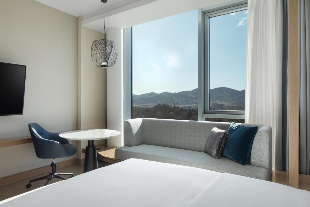 Habitación Doble Deluxe con cama extragrande y vistas a la ciudad