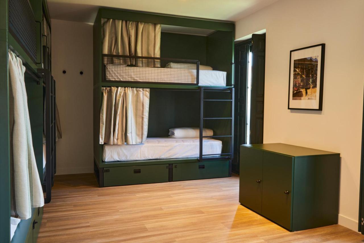 Bed 6 Bed Dorm,1759014252:JPEG