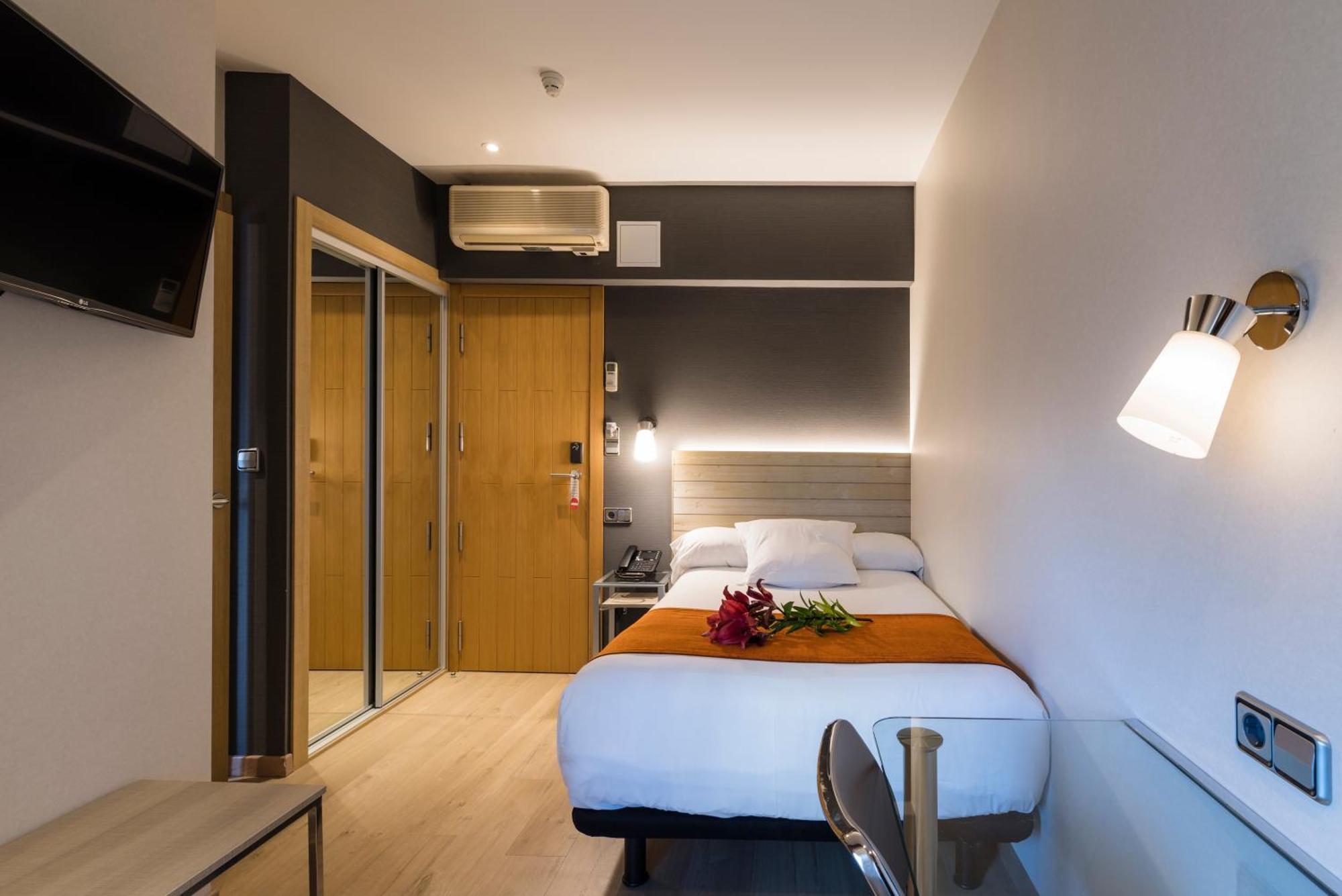 Large Single Room,1301595007:JPEG