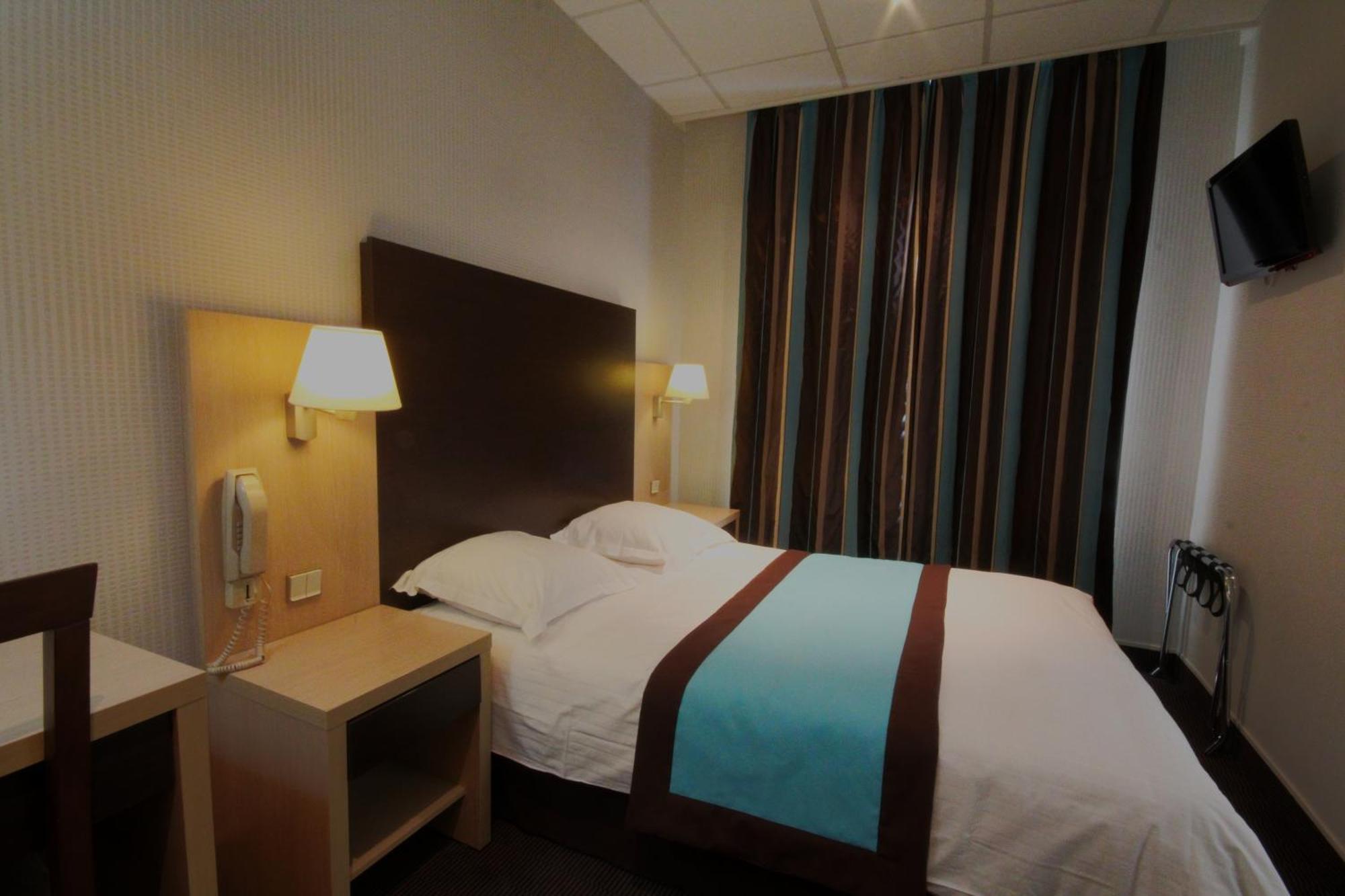 Double Room Bath,1279128517:JPEG