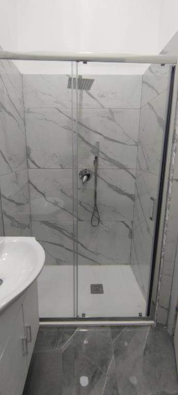 Three-Bedroom Apartment,1483405121:JPEG