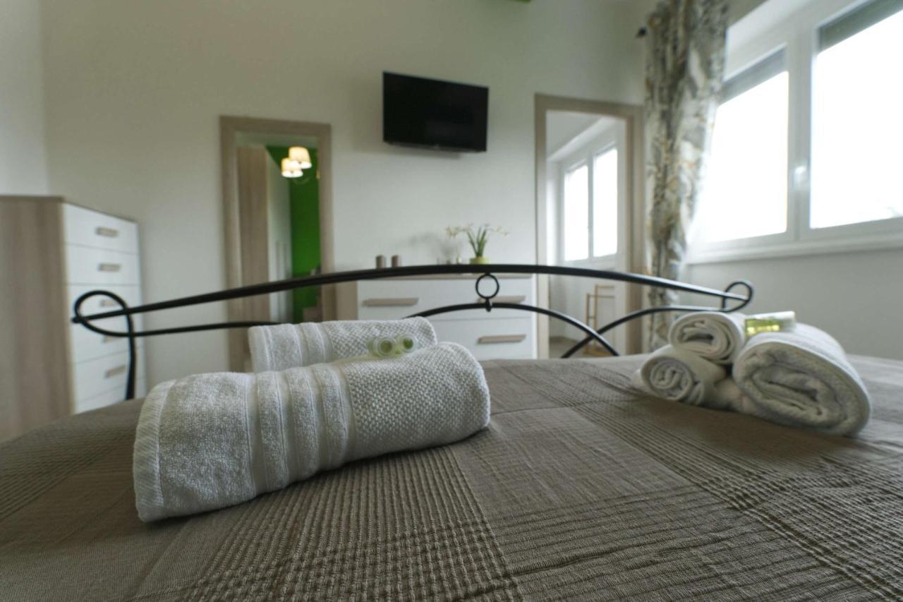 Double Room,1486000987:JPEG