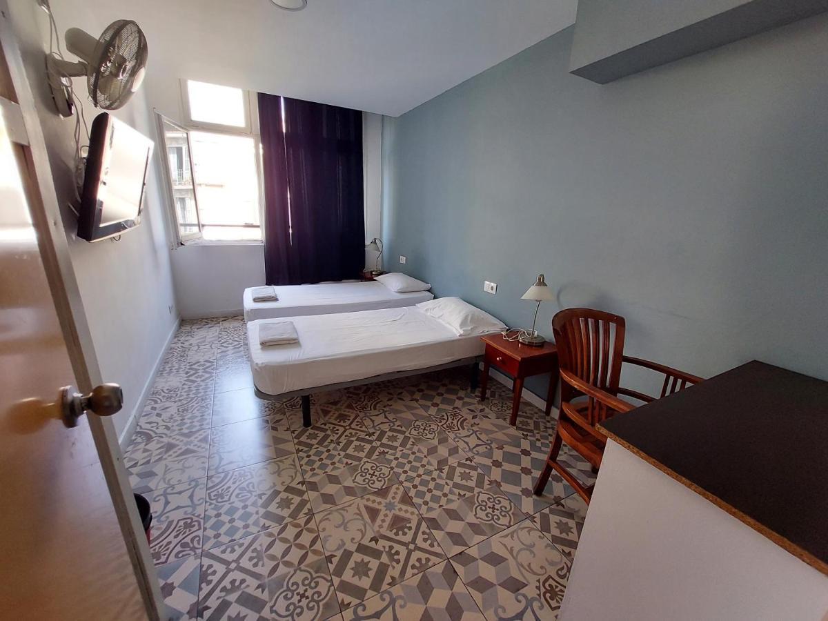 Twin Room,1486081237:JPEG