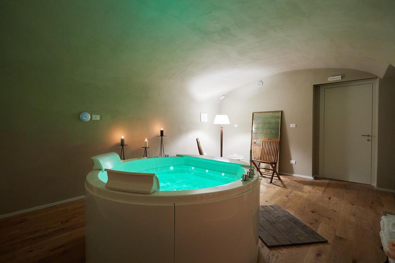 Queen Room Spa Bath