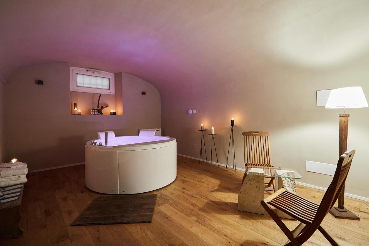 Queen Room Spa Bath