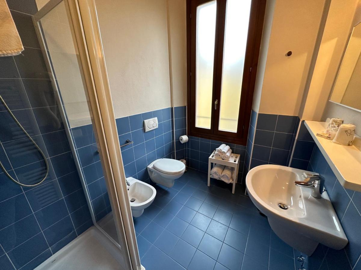 Twin Room,1487530555:JPEG