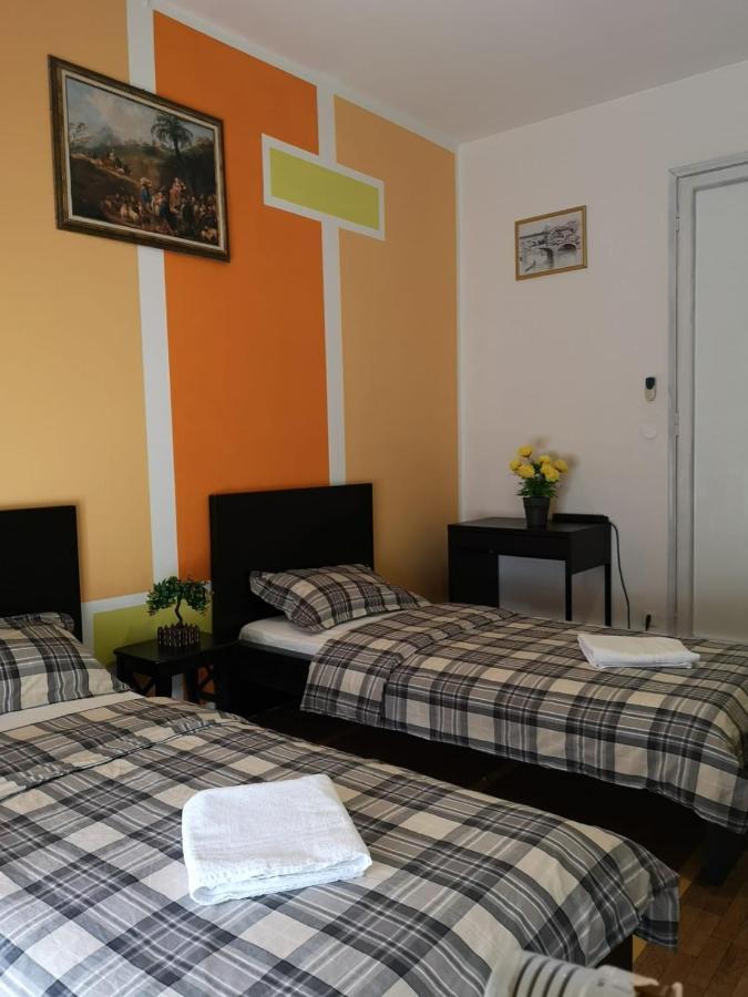 Twin Room,1487897011:JPEG