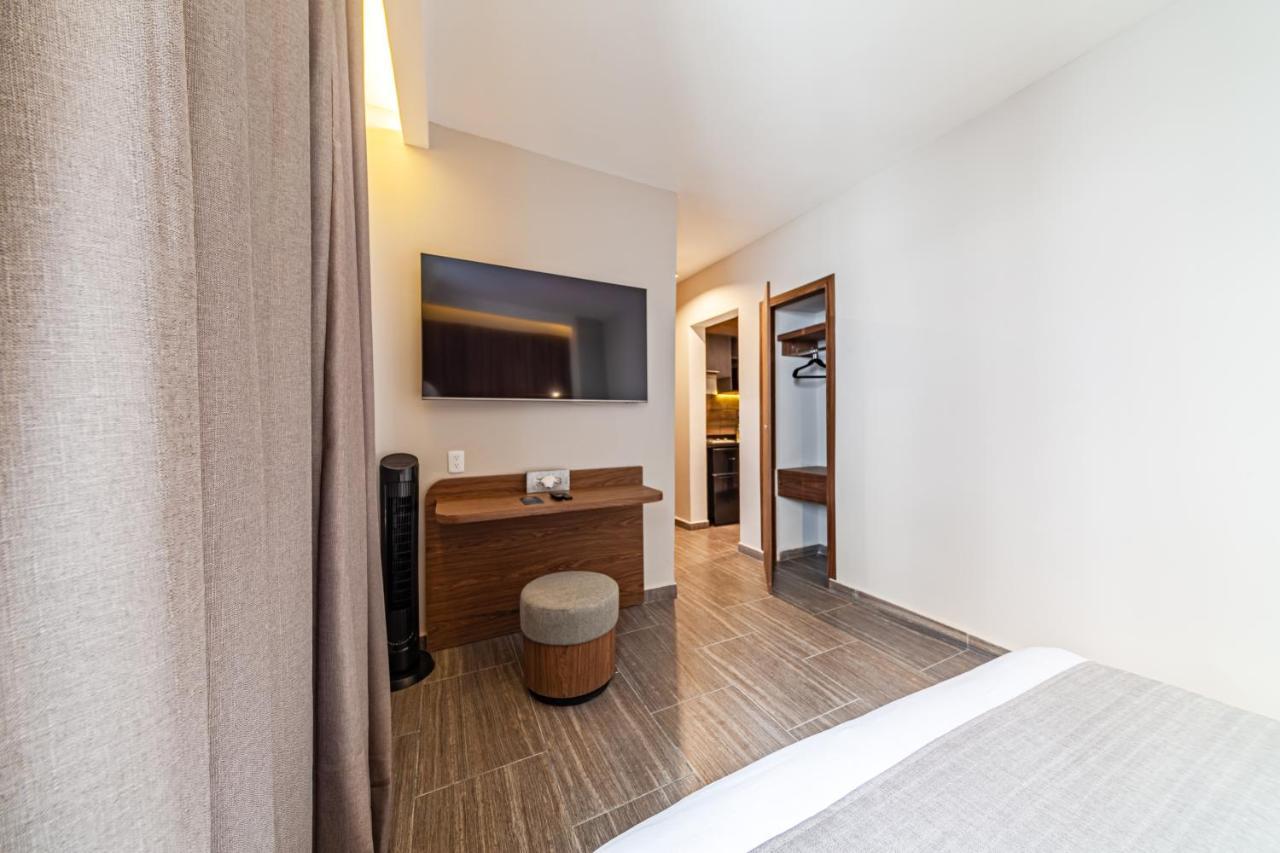 Executive Suite,1487732146:JPEG